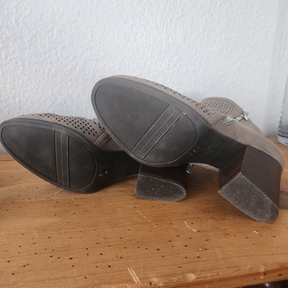 Bar III Penny Ankle Gray Women's Perforated  Block Heel Zip-Up Boot Size 8 - Picture 5 of 7